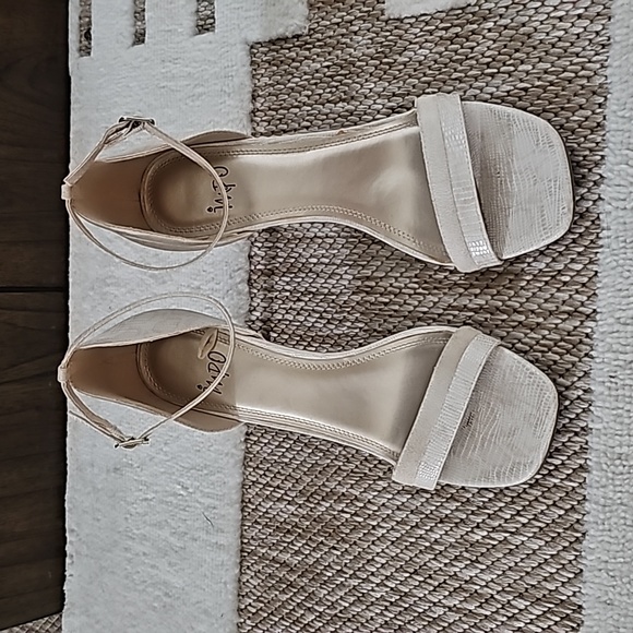 Heels - Picture 2 of 5